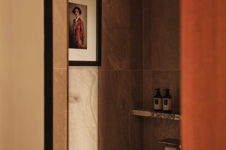 Room 16 of 40