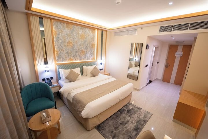 Room 10 of 42