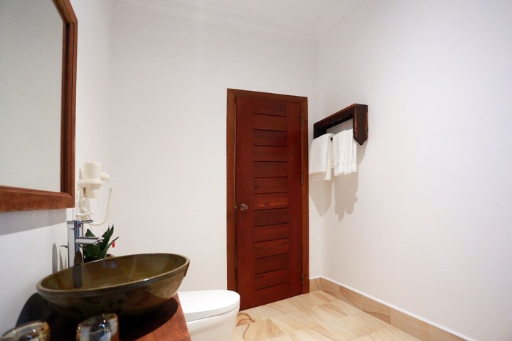 Room 34 of 84