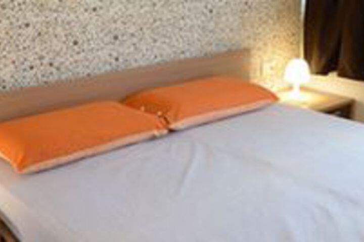 Room 6 of 19