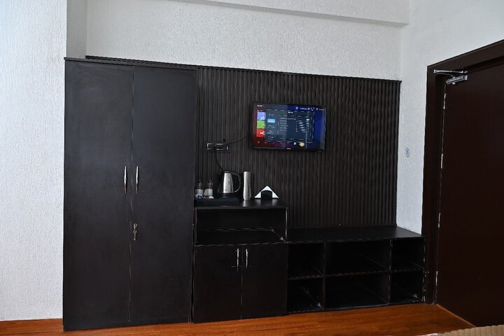Room 8 of 28