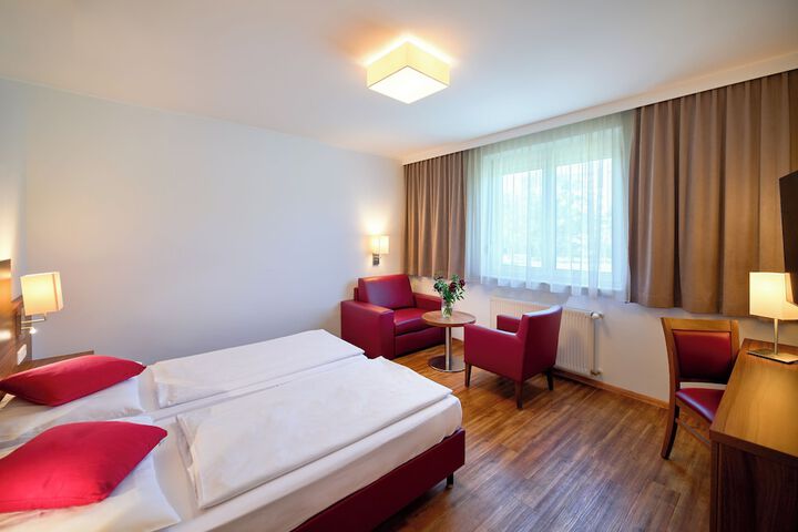 Room 4 of 16
