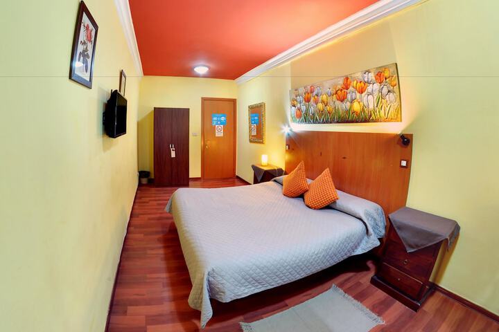 Room 8 of 81