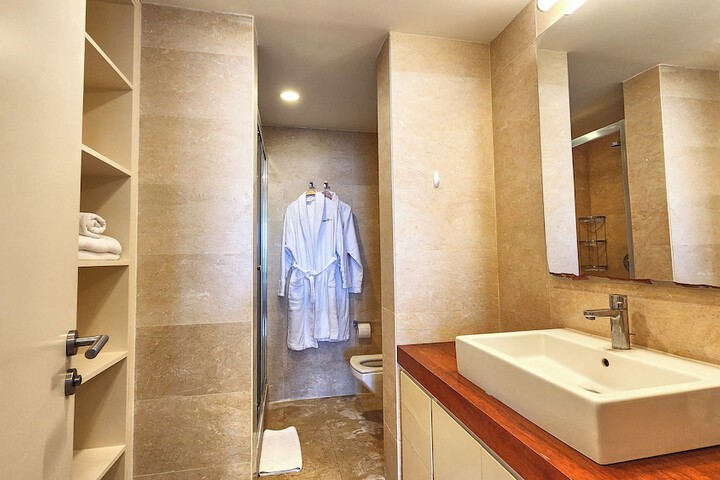 Room 26 of 180