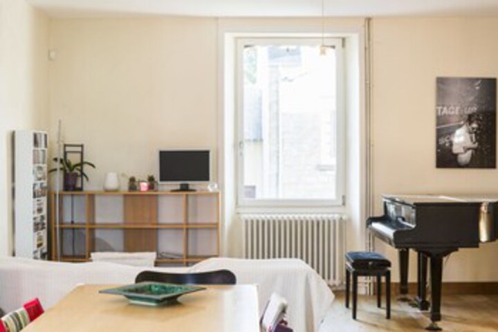 Room 6 of 13
