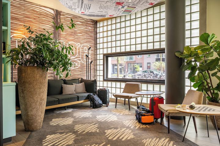 Entrance & Lobby
