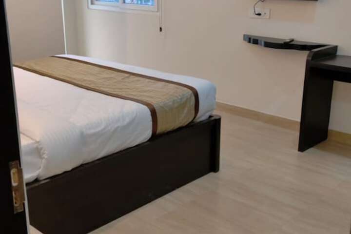 Room 5 of 18