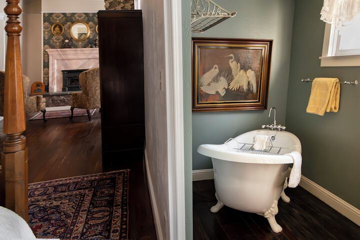 Room 64 of 97