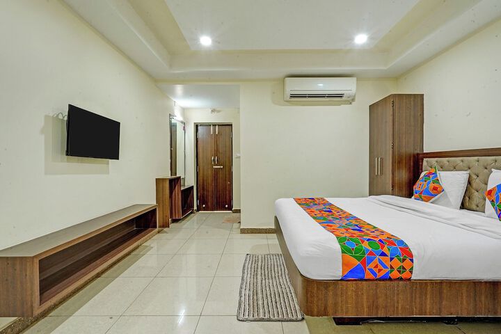 Room 5 of 33