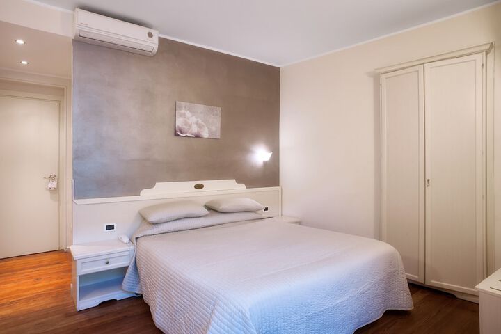 Room 13 of 40