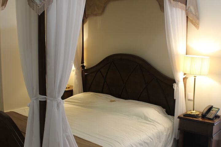 Room 4 of 29