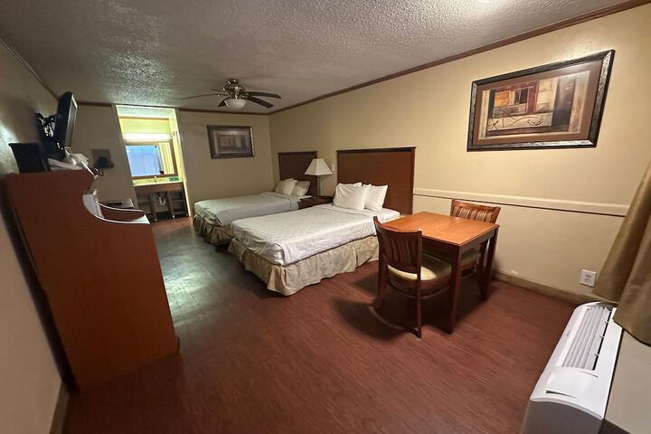Room 33 of 86