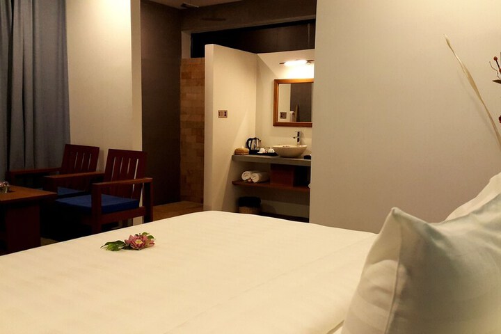 Room 7 of 180