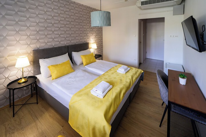 Room 11 of 60