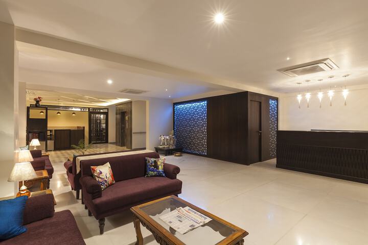 Lounge 10 of 17