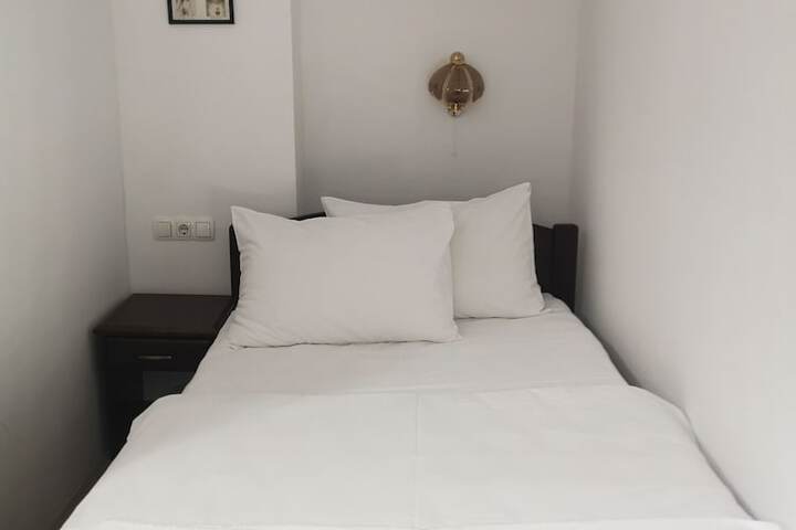 Room 7 of 60