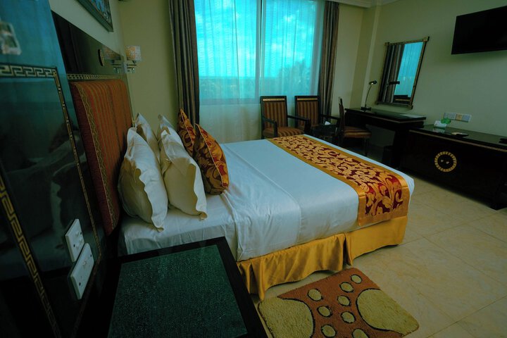 Room 10 of 42
