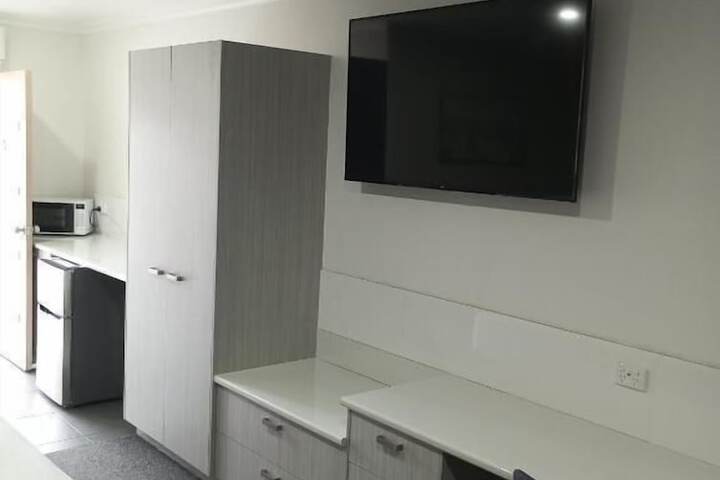 Room 8 of 16