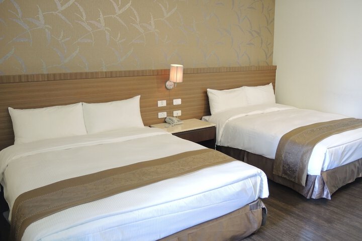 Room 5 of 74