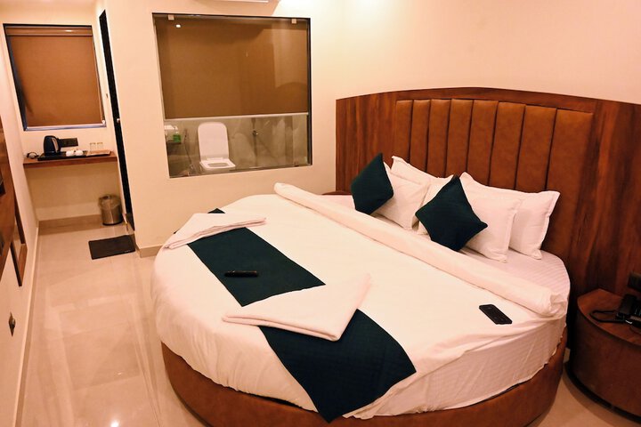 Room 15 of 24