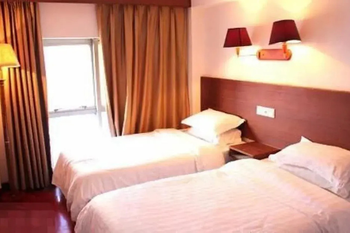 Room 7 of 9