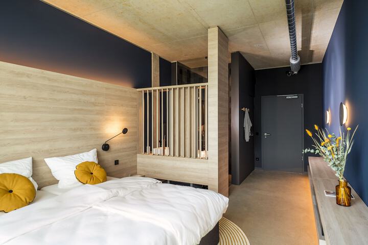 Room 17 of 53
