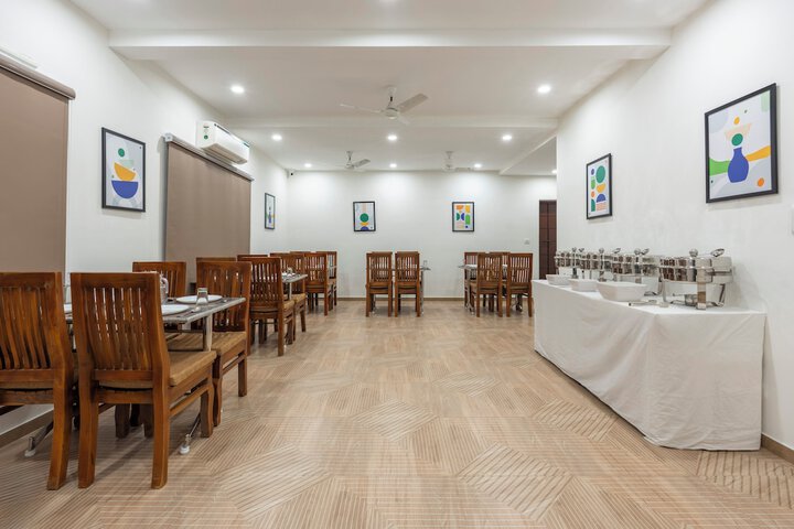 Dining 33 of 44