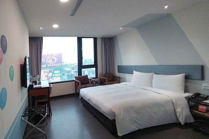 Room 28 of 68