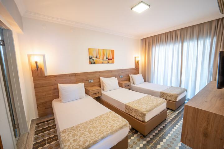 Room 11 of 28