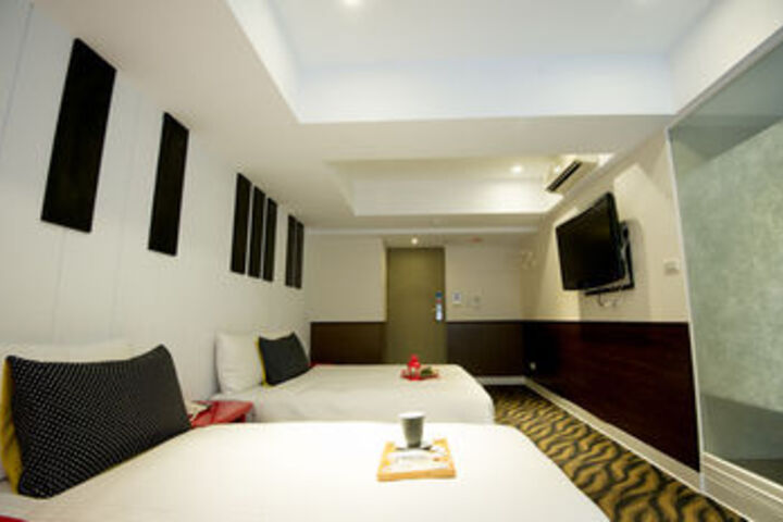 Room 10 of 23