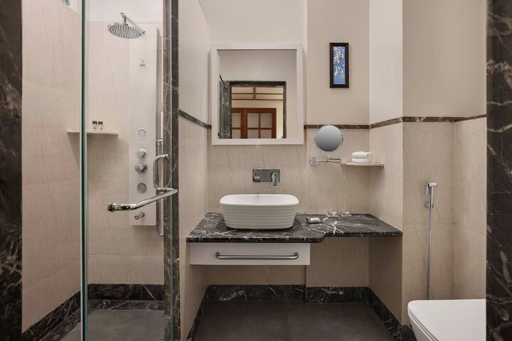 Room 30 of 63