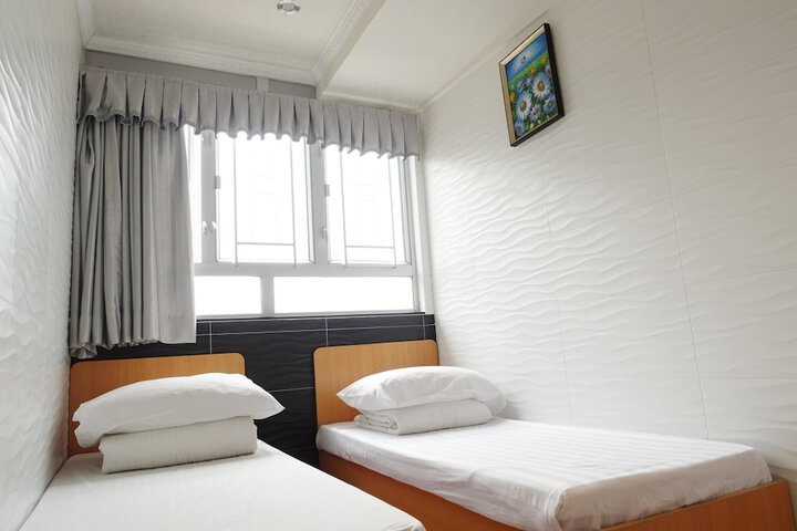 Room 6 of 34