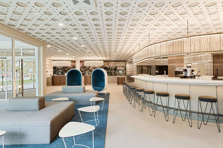 Entrance & Lobby