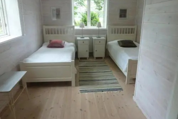 Room 2 of 12