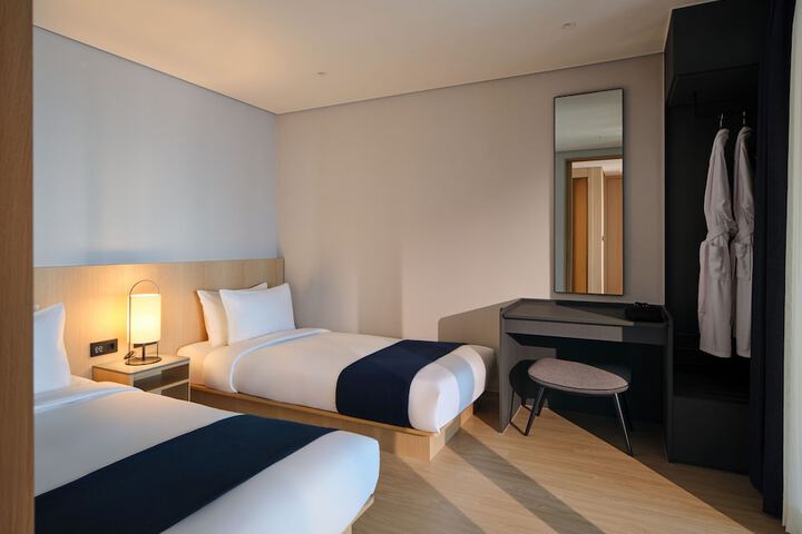 Room 17 of 49