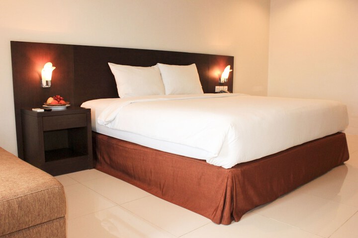 Room 14 of 33