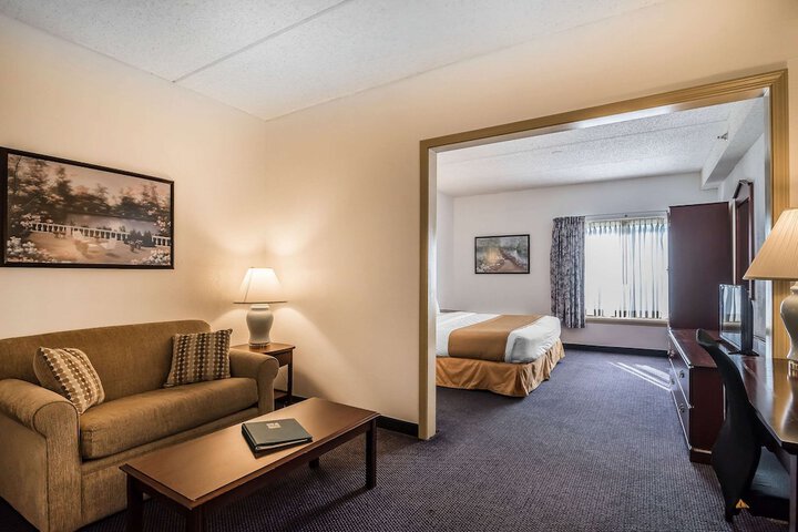 Upgrade Business Suite 2 Double Beds (3 of 14)