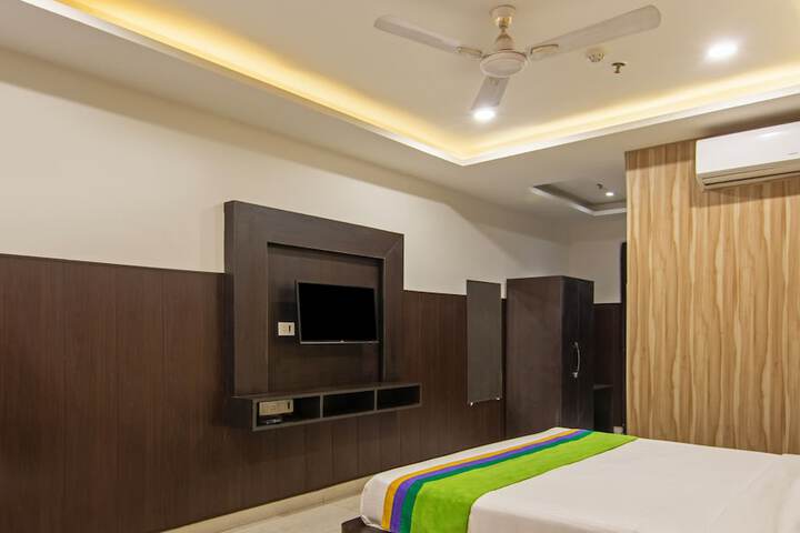 Room 8 of 32