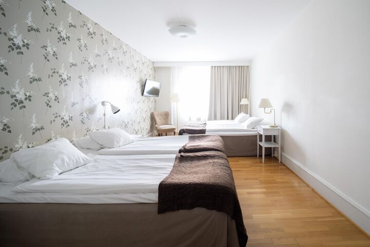 Room 32 of 73