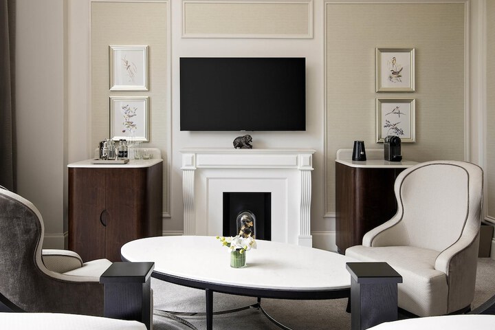 Room 42 of 188