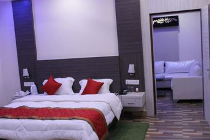 Room 8 of 22