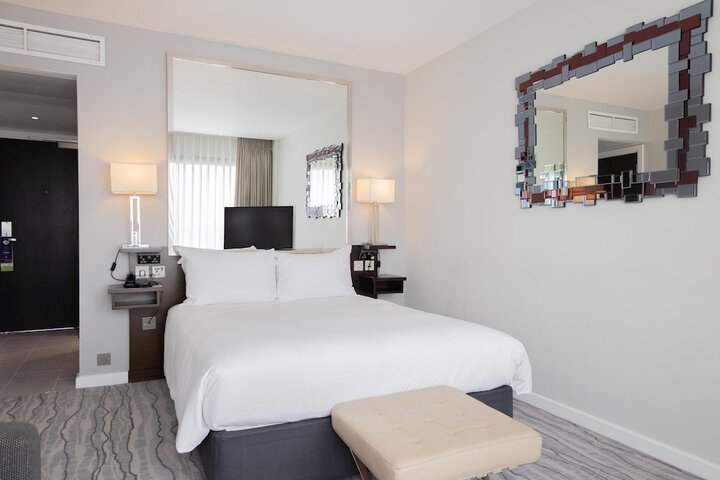 Room 33 of 130