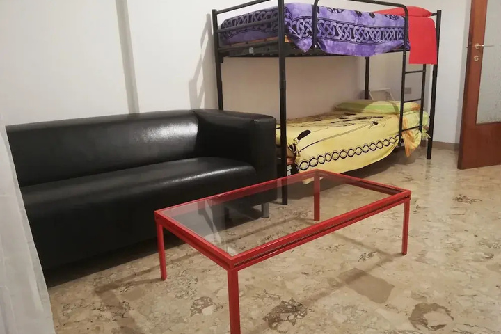 Room 9 of 12