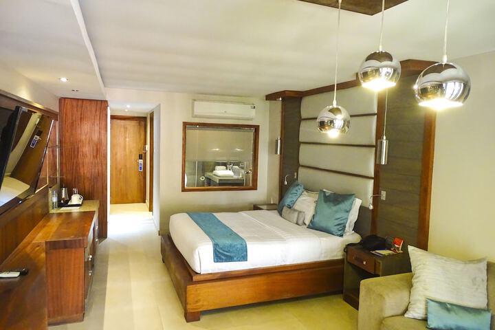 Room 8 of 117