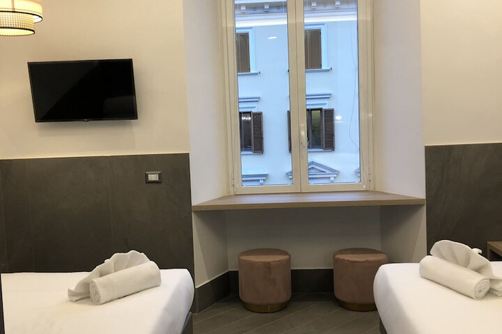 Room 25 of 87