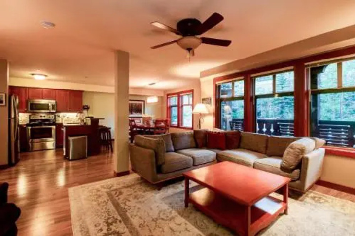 Exterior of Eagle Springs East 207: Resting Moose Suite