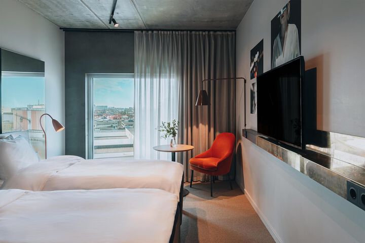 Room 19 of 61