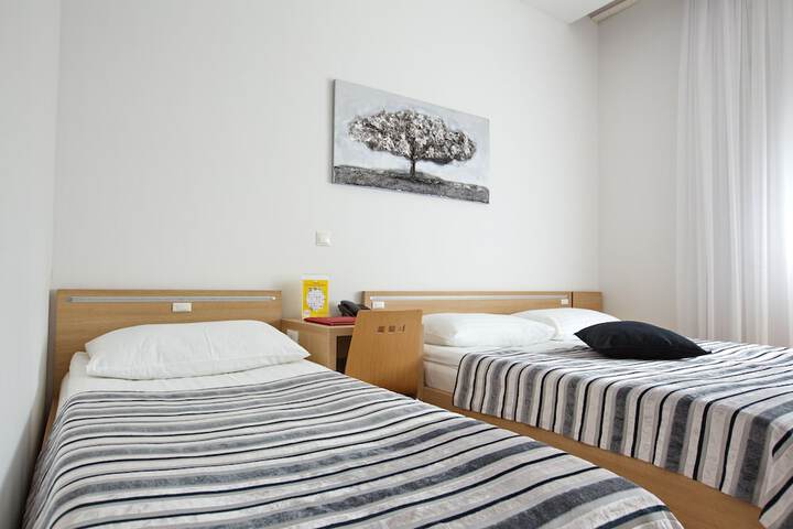 Room 28 of 126