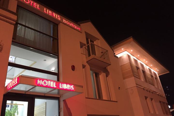 Hotel Exterior 20 of 21