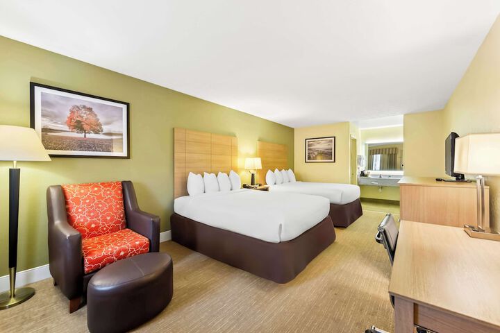 Room 6 of 25